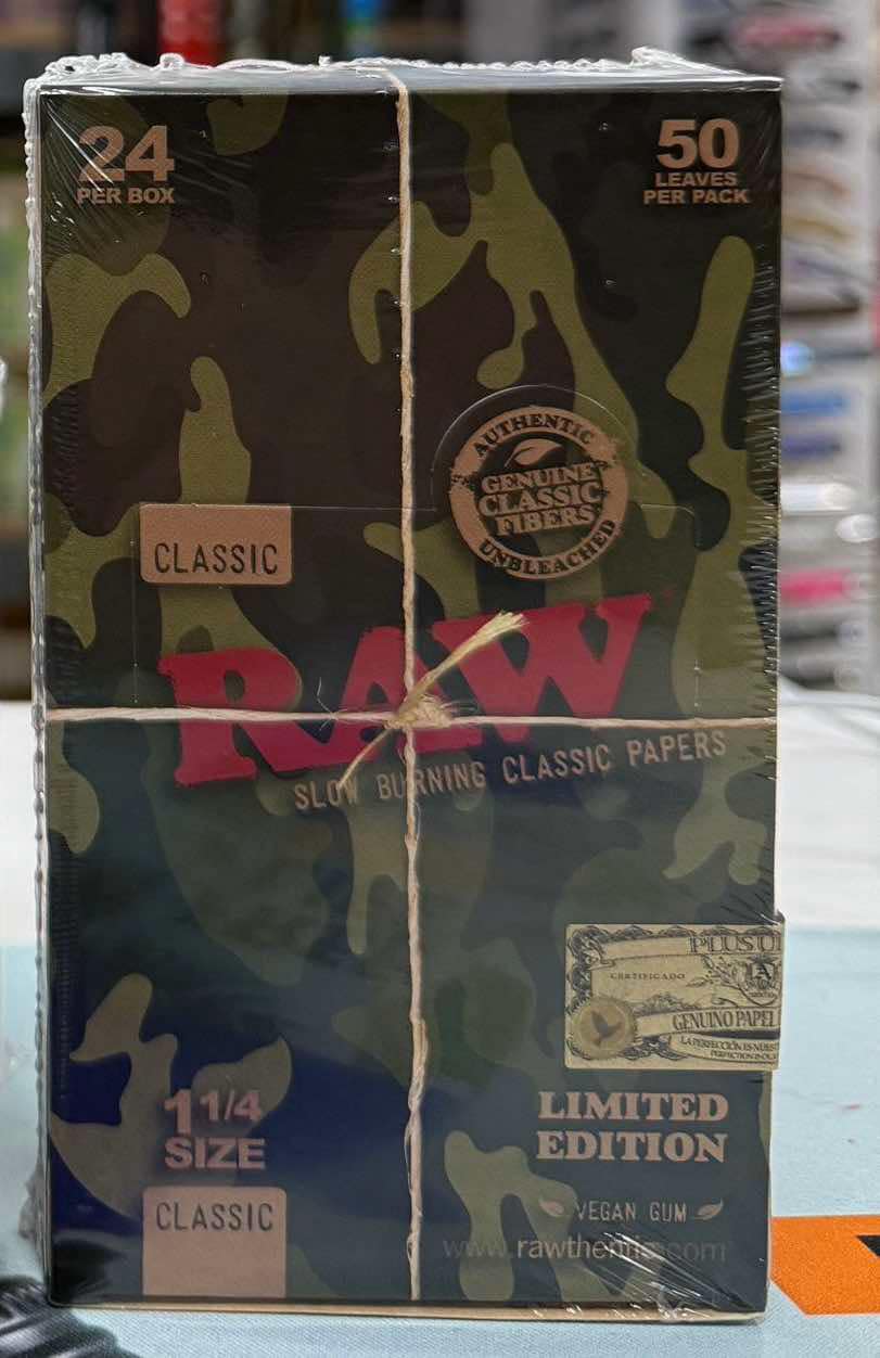 RAW LIMITED EDITION CAMO PAPERS 1 1/4 SIZE | 24 CT